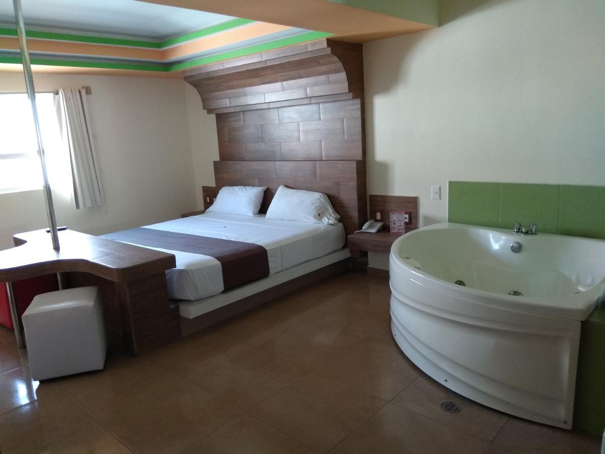 Hotel Rubi Manzanillo Bagian luar foto